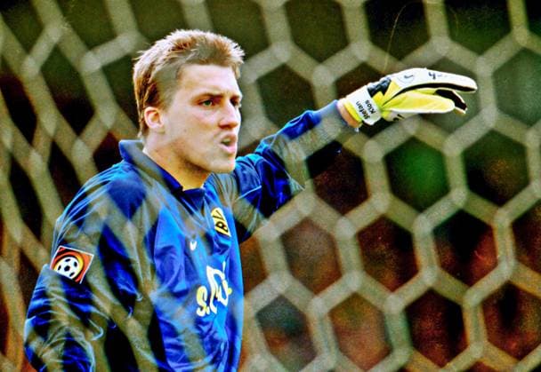 RECORD DATE NOT STATED Aus 1. BL. Saison 1997 98 VfL Wolfsburg - BV Borussia 09 Dortmund 1:4 am 25.04.1998. Im Foto: BVB TW Stefan Klos *** From 1 BL season 1997 98 VfL Wolfsburg BV Borussia 09 Dortmund 1 4 on 25 04 1998 In photo BVB TW Stefan Klos