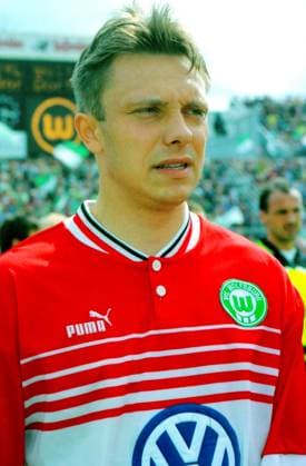 RECORD DATE NOT STATED Aus 1. BL. Saison 1997 98 VfL Wolfsburg - BV Borussia 09 Dortmund 1:4 am 25.04.1998. Im Foto: WOB Spieler Andre Breitenreiter *** From 1 BL season 1997 98 VfL Wolfsburg BV Borussia 09 Dortmund 1 4 on 25 04 1998 In photo WOB player Andre Breitenreiter