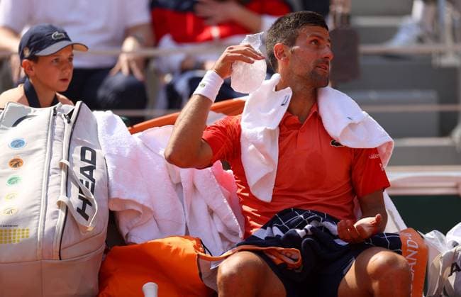 Mandatory Credit: Photo by Ella Ling Shutterstock (13949269cg) Novak Djokovic of Serbia uses an ice pack French Open Tennis, Day 10, Roland Garros, Paris, France - 06 June 2023 French Open Tennis, Day 10, Roland Garros, Paris, France - 06 June 2023  Copyright: xEllaxLing Shutterstockx 13949269cg
