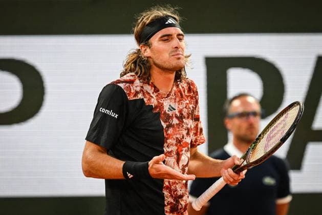 June 6, 2023, Paris, France, France: Stefanos TSITSIPAS of Greece looks dejected during the tenth day of Roland-Garros 2023, French Open 2023, Grand Slam tennis tournament at the Roland-Garros Stadium on June 06, 2023 in Paris, France. Paris France - ZUMAm308 20230606_zsp_m308_016 Copyright: xMatthieuxMirvillex