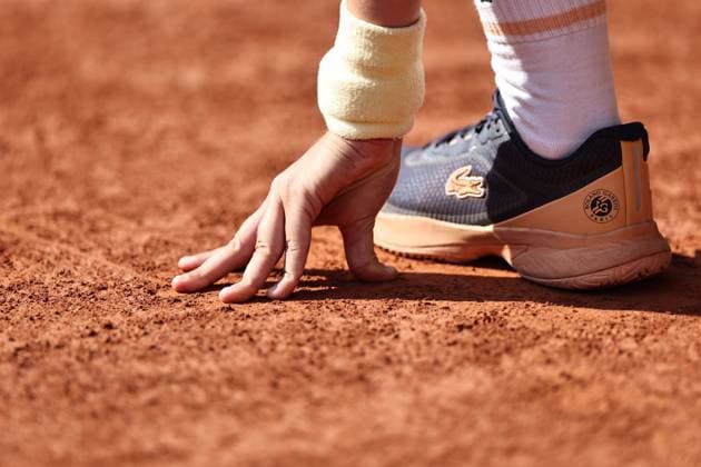 Typical fingers with clay during quarter finals of 2023 French Open at Roland Garros, Paris, 06 06 2023