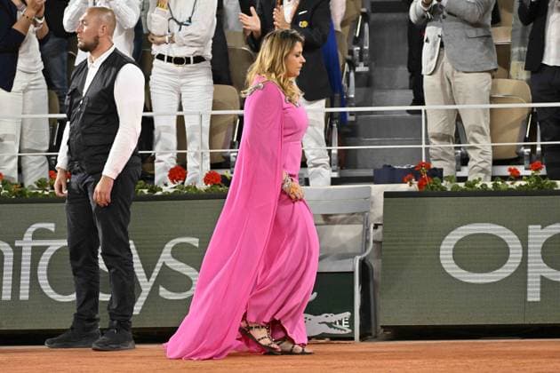 Tennis : Roland Garros 2023 - France - Marion Bartoli interview Carlos Alcaraz sur le court central Tennis : Roland Garros 2023 - France - 07 06 23 ChrysleneCaillaud Panoramic 