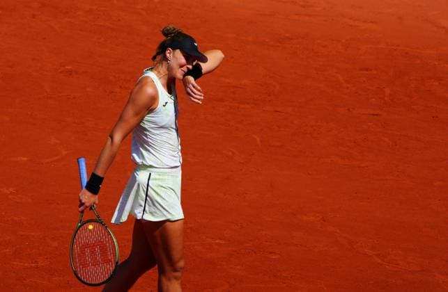 Mandatory Credit: Photo by Javier Garcia Shutterstock (13949271b) Beatriz Haddad Maia in quarter final action French Open Tennis, Day 11, Roland Garros, Paris, France - 07 June 2023 French Open Tennis, Day 11, Roland Garros, Paris, France - 07 June 2023  Copyright: xJavierxGarcia Shutterstockx 13949271b