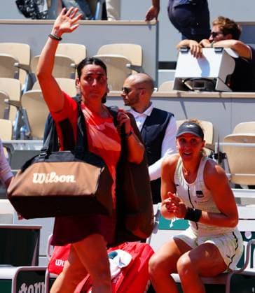 Mandatory Credit: Photo by Javier Garcia Shutterstock (13949271ah) Beatriz Haddad Maia claps as Ons Jabeur walks off after their quarter final match won by the Brazilian French Open Tennis, Day 11, Roland Garros, Paris, France - 07 June 2023 French Open Tennis, Day 11, Roland Garros, Paris, France - 07 June 2023  Copyright: xJavierxGarcia Shutterstockx 13949271ah