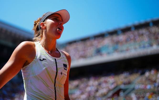 Mandatory Credit: Photo by Javier Garcia Shutterstock (13949271an) Beatriz Haddad Maia French Open Tennis, Day 11, Roland Garros, Paris, France - 07 June 2023 French Open Tennis, Day 11, Roland Garros, Paris, France - 07 June 2023  Copyright: xJavierxGarcia Shutterstockx 13949271an