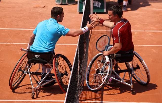 Mandatory Credit: Photo by Ella Ling Shutterstock (13949270h) Alfie Hewett of GBR shakes hands with Gordon Reid of GBR French Open Tennis, Day 11, Roland Garros, Paris, France - 07 June 2023 French Open Tennis, Day 11, Roland Garros, Paris, France - 07 June 2023  Copyright: xEllaxLing Shutterstockx 13949270h