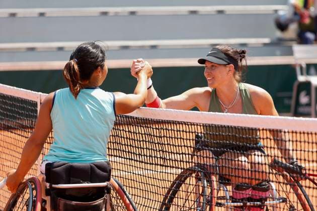 Katharina Krueger congratulates the winner Yui Kamiji Wheelchair Women Single Copyright: xJuergenxHasenkopfx