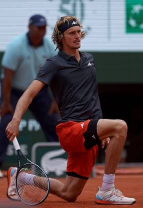 Mandatory Credit: Photo by Ella Ling Shutterstock (13949270bt) Alexander Zverev of Germany frustrated French Open Tennis, Day 11, Roland Garros, Paris, France - 07 June 2023 French Open Tennis, Day 11, Roland Garros, Paris, France - 07 June 2023  Copyright: xEllaxLing Shutterstockx 13949270bt