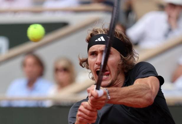 Alexander Zverev of Germany plays against Tomas Martin Etcheverry of Argentina at the Roland Garros French Tennis Open in Paris, France, on Wednesday, June 7, 2023. Zverev won 6-4, 3-6, 6-3, 6-4 and qualified for the semi finals.  PAR20230607108 MAYAxVIDON-WHITE