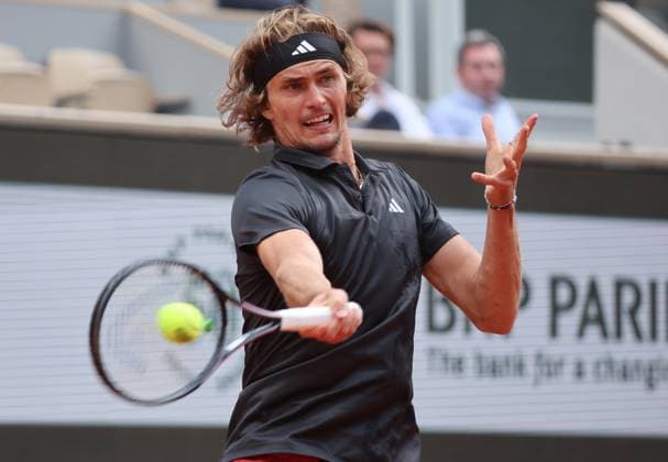 Alexander Zverev of Germany plays against Tomas Martin Etcheverry of Argentina at the Roland Garros French Tennis Open in Paris, France, on Wednesday, June 7, 2023. Zverev won 6-4, 3-6, 6-3, 6-4 and qualified for the semi finals.  PAR20230607121 MAYAxVIDON-WHITE