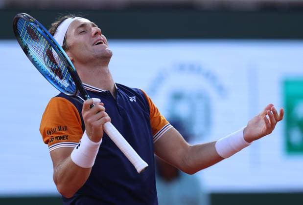 Mandatory Credit: Photo by Ella Ling Shutterstock (13949270dm) Casper Ruud of Norway reacts French Open Tennis, Day 11, Roland Garros, Paris, France - 07 June 2023 French Open Tennis, Day 11, Roland Garros, Paris, France - 07 June 2023  Copyright: xEllaxLing Shutterstockx 13949270dm