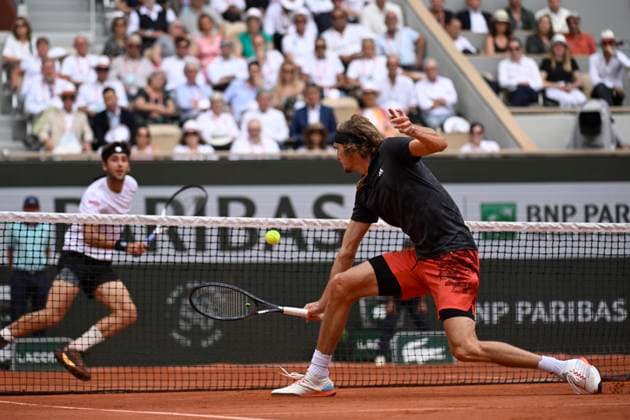 (230608) -- PARIS, June 8, 2023 -- Alexander Zverev (R) competes during the men s singles quarterfinal match between Alexander Zverev of Germany and Tomas Martin Etcheverry of Argentina at the French Open tennis tournament at Roland Garros in Paris, France, on June 7, 2023. (Photo by Xinhua) (SP)FRANCE-PARIS-TENNIS-ROLAND GARROS-FRENCH OPEN-MEN S SINGLES JulienxMattia 
