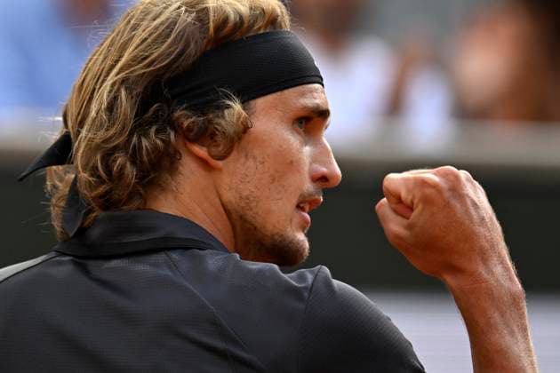 (230608) -- PARIS, June 8, 2023 -- Alexander Zverev reacts during the men s singles quarterfinal match between Alexander Zverev of Germany and Tomas Martin Etcheverry of Argentina at the French Open tennis tournament at Roland Garros in Paris, France, on June 7, 2023. (Photo by Xinhua) (SP)FRANCE-PARIS-TENNIS-ROLAND GARROS-FRENCH OPEN-MEN S SINGLES JulienxMattia 