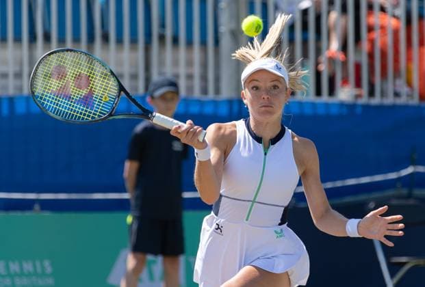 Katie Swan (GBR) playing Oceane Dodin (FRA) during round two of the W100 Surbiton Trophy on day 4 of the Surbiton Trophy at Surbiton Lawn Tennis Club, Surbiton, England on the 8th June 2023. Copyright: xAlanxStanfordx PMI-5583-0009
