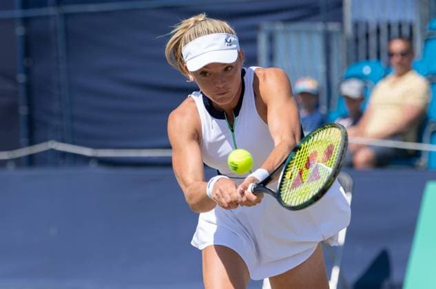 Katie Swan (GBR) playing Oceane Dodin (FRA) during round two of the W100 Surbiton Trophy on day 4 of the Surbiton Trophy at Surbiton Lawn Tennis Club, Surbiton, England on the 8th June 2023. Copyright: xAlanxStanfordx PMI-5583-0015