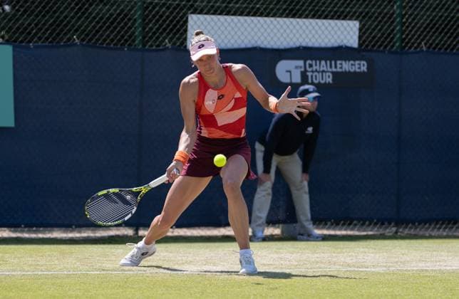 Yanina Wyckmayer (BEL) playing Elizabeth Mandlik (USA) during round two of the W100 Surbiton Trophy on day 4 of the Surbiton Trophy at Surbiton Lawn Tennis Club, Surbiton, England on the 8th June 2023. Copyright: xAlanxStanfordx PMI-5583-0057