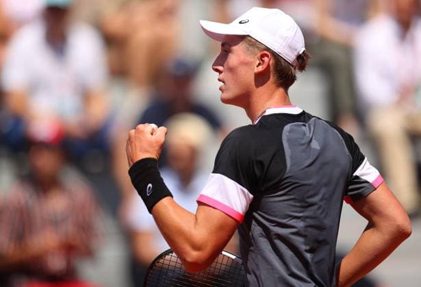 Mandatory Credit: Photo by Ella Ling Shutterstock (13949274d) Henry Searle of GBR celebrates French Open Tennis, Day 12, Roland Garros, Paris, France - 08 June 2023 French Open Tennis, Day 12, Roland Garros, Paris, France - 08 June 2023  Copyright: xEllaxLing Shutterstockx 13949274d