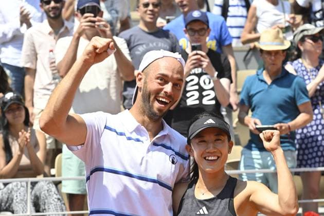 Tennis : Roland Garros 2023 - France - Finale double mixte - Victoire de Tim Puetz Allemagne et de Miyu Kato Japon Tennis : Roland Garros 2023 - France - 08 06 23 ChrysleneCaillaud Panoramic 