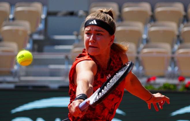 Mandatory Credit: Photo by Javier Garcia Shutterstock (13949272s) Karolina Muchova in semi final action French Open Tennis, Day 12, Roland Garros, Paris, France - 08 June 2023 French Open Tennis, Day 12, Roland Garros, Paris, France - 08 June 2023  Copyright: xJavierxGarcia Shutterstockx 13949272s