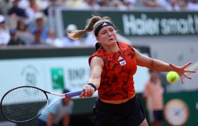 Mandatory Credit: Photo by Ella Ling Shutterstock (13949274ae) Karolina Muchova of Czech Republic in action French Open Tennis, Day 12, Roland Garros, Paris, France - 08 June 2023 French Open Tennis, Day 12, Roland Garros, Paris, France - 08 June 2023  Copyright: xEllaxLing Shutterstockx 13949274ae
