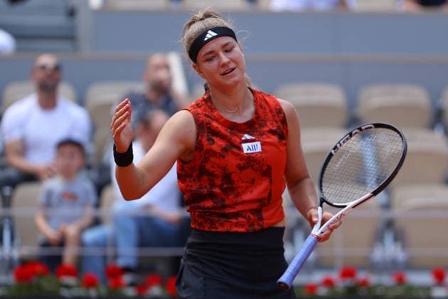 Mandatory Credit: Photo by Ella Ling Shutterstock (13949274bc) Karolina Muchova of Czech Republic frustrated French Open Tennis, Day 12, Roland Garros, Paris, France - 08 June 2023 French Open Tennis, Day 12, Roland Garros, Paris, France - 08 June 2023  Copyright: xEllaxLing Shutterstockx 13949274bc