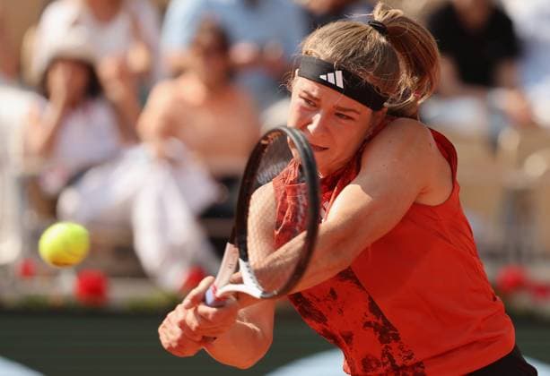 Karolina Muchova of the Czech Republic plays against Aryna Sabalenka of Bielorusia at the Roland Garros French Tennis Open in Paris, France, on Thursday, June 8, 2023. Muchova won 7-6, 6-7, 7-5 and qualified for the final.  PAR20230608117 MAYAxVIDON-WHITE