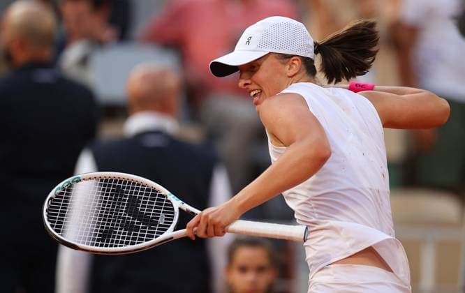 Mandatory Credit: Photo by Ella Ling Shutterstock (13949274cv) Iga Swiatek of Poland celebrates French Open Tennis, Day 12, Roland Garros, Paris, France - 08 June 2023 French Open Tennis, Day 12, Roland Garros, Paris, France - 08 June 2023  Copyright: xEllaxLing Shutterstockx 13949274cv