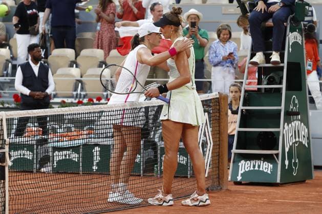 Iga Swiatek - Beatriz Haddad Maia TENNIS : Roland-Garros 2023 - Paris - 08 06 2023 MichaelBaucher Panoramic 