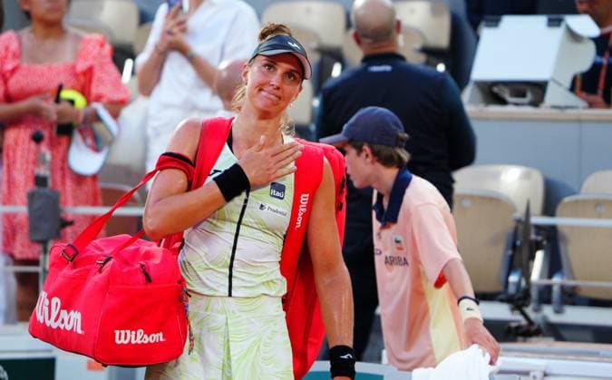 Mandatory Credit: Photo by Javier Garcia Shutterstock (13949272bl) Beatriz Haddad Maia walks off after her semi final defeat French Open Tennis, Day 12, Roland Garros, Paris, France - 08 June 2023 French Open Tennis, Day 12, Roland Garros, Paris, France - 08 June 2023  Copyright: xJavierxGarcia Shutterstockx 13949272bl