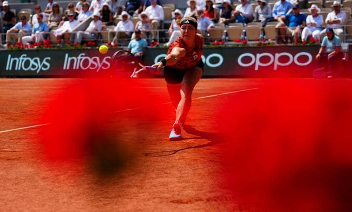 Mandatory Credit: Photo by Javier Garcia Shutterstock (13949272gr) Karolina Muchova in semi final action French Open Tennis, Day 12, Roland Garros, Paris, France - 08 June 2023 French Open Tennis, Day 12, Roland Garros, Paris, France - 08 June 2023  Copyright: xJavierxGarcia Shutterstockx 13949272gr
