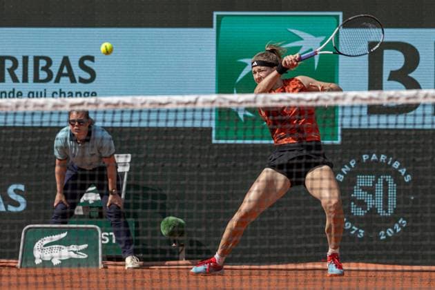 2023 French Open - Day Twelve Karolina Muchova returns the ball against Aryna Sabalenka at Roland Garros Grand Slam Tournament - Day 12 on June 08, 2023 in Paris, France. Paris France  Copyright: xRobertxSzaniszlox originalFilename:szaniszlo-notitle230609_npePo.jpg