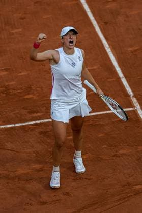 2023 French Open - Day Twelve Iga Swiatek s joy after defeated Beatriz Haddad Maia at Roland Garros Grand Slam Tournament - Day 12 on June 08, 2023 in Paris, France. Paris France  Copyright: xRobertxSzaniszlox originalFilename:szaniszlo-notitle230609_npA4q.jpg