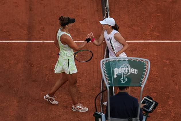 2023 French Open - Day Twelve Iga Swiatek and Beatriz Haddad Maia after the match at Roland Garros Grand Slam Tournament - Day 12 on June 08, 2023 in Paris, France. Paris France  Copyright: xRobertxSzaniszlox originalFilename:szaniszlo-notitle230609_npDjH.jpg