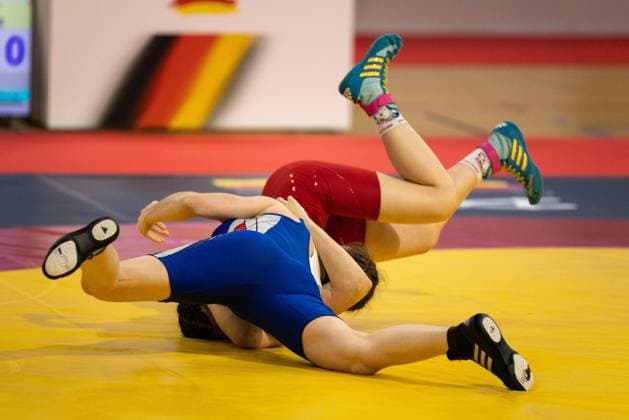Bilder des Jahres 2023, Sport 06 Juni Sport Themen der Woche KW23 Sport Bilder des Tages Nina Brosch (TSG Augsburg, Bayern), Amy Keller (RS Sudenburg, Sachsen-Anhalt); DRB Deutsche Meisterschaft Ringen 2023; SNP-Dome Heidelberg Deutschland, 09.06.2023 *** Nina Brosch TSG Augsburg, Bavaria , Amy Keller RS Sudenburg, Saxony Anhalt DRB German Championship Wrestling 2023 SNP Dome Heidelberg Germany, 09 06 2023 Copyright: xBEAUTIFULxSPORTS Hahnex