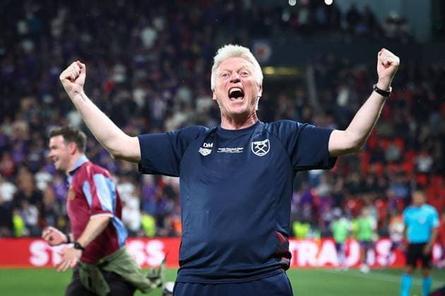 Mandatory Credit: Photo by Simon Dael Shutterstock (13949243fs) David Moyes manager of West Ham United celebrates on the pitch after Jarrod Bowen of West Ham United scored the winning goal Fiorentina v West Ham United, UEFA Europa Conference League, Final, Football, Fortuna Arena, Prague, Czech Republic - 07 Jun 2023 EDITORIAL USE ONLY No use with unauthorised audio, video, data, fixture lists, club league logos or live services. Online in-match use limited to 120 images, no video emulation. No use in betting, games or single club league player publications. Fiorentina v West Ham United, UEFA Europa Conference League, Final, Football, Fortuna Arena, Prague, Czech Republic - 07 Jun 2023 EDITORIAL USE ONLY No use with unauthorised audio, video, data, fixture lists, club league logos or live services. Online in-match use limited to 120 images, no video emulation. No use in betting, games or single club league player publications. Copyright: xSimonxDael Shutterstockx 13949243fs