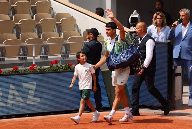 Mandatory Credit: Photo by Ella Ling Shutterstock (13949275e) Carlos Alcaraz of Spain walks on to court French Open Tennis, Day 13, Roland Garros, Paris, France - 09 June 2023 French Open Tennis, Day 13, Roland Garros, Paris, France - 09 June 2023  Copyright: xEllaxLing Shutterstockx 13949275e