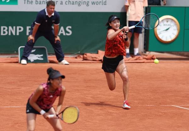 (230609) -- PARIS, June 9, 2023 -- Wang Xinyu (R) Hsieh Su-Wei compete during the women s doubles semifinals between Wang Xinyu of China Hsieh Su-Wei of Chinese Taipei and Nicole Melichar-Martinez of the United States Ellen Perez of Australia at the French Open tennis tournament at Roland Garros in Paris, France, June 9, 2023. ) (SP)FRANCE-PARIS-TENNIS-ROLAND GARROS-FRENCH OPEN-WOMEN S DOUBLES GaoxJing 