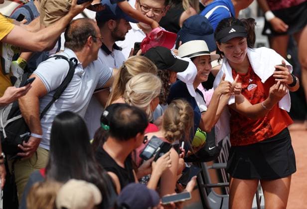 (230609) -- PARIS, June 9, 2023 -- Wang Xinyu (1st R) of China takes selfies with fans after the women s doubles semifinals between Wang Xinyu of China Hsieh Su-Wei of Chinese Taipei and Nicole Melichar-Martinez of the United States Ellen Perez of Australia at the French Open tennis tournament at Roland Garros in Paris, France, June 9, 2023. ) (SP)FRANCE-PARIS-TENNIS-ROLAND GARROS-FRENCH OPEN-WOMEN S DOUBLES GaoxJing 