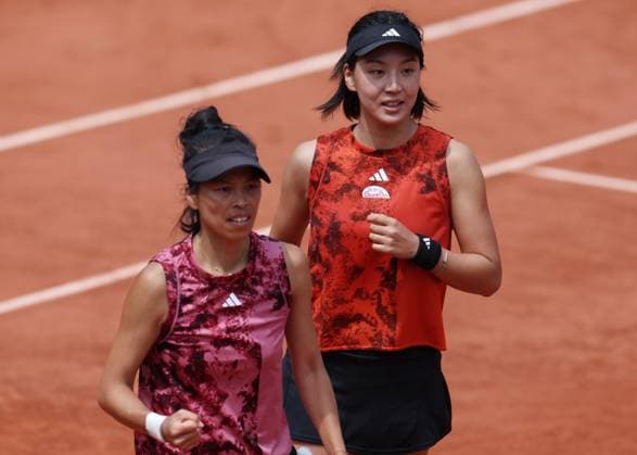 (230609) -- PARIS, June 9, 2023 -- Wang Xinyu (R) Hsieh Su-Wei celebrate during the women s doubles semifinals between Wang Xinyu of China Hsieh Su-Wei of Chinese Taipei and Nicole Melichar-Martinez of the United States Ellen Perez of Australia at the French Open tennis tournament at Roland Garros in Paris, France, June 9, 2023. ) (SP)FRANCE-PARIS-TENNIS-ROLAND GARROS-FRENCH OPEN-WOMEN S DOUBLES GaoxJing 