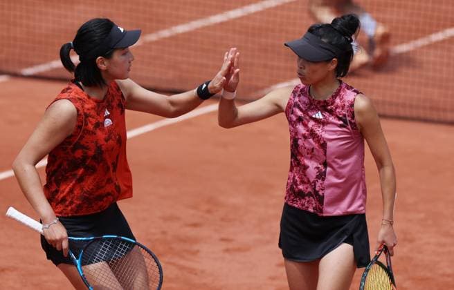 (230609) -- PARIS, June 9, 2023 -- Wang Xinyu (L) Hsieh Su-Wei celebrate during the women s doubles semifinals between Wang Xinyu of China Hsieh Su-Wei of Chinese Taipei and Nicole Melichar-Martinez of the United States Ellen Perez of Australia at the French Open tennis tournament at Roland Garros in Paris, France, June 9, 2023. ) (SP)FRANCE-PARIS-TENNIS-ROLAND GARROS-FRENCH OPEN-WOMEN S DOUBLES GaoxJing 