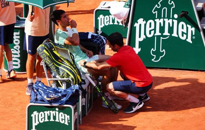 Mandatory Credit: Photo by Javier Garcia Shutterstock (13949278q) Carlos Alcaraz has a salt tablet as he gets treatment on both legs for apparent cramp French Open Tennis, Day 13, Roland Garros, Paris, France - 09 June 2023 French Open Tennis, Day 13, Roland Garros, Paris, France - 09 June 2023  Copyright: xJavierxGarcia Shutterstockx 13949278q