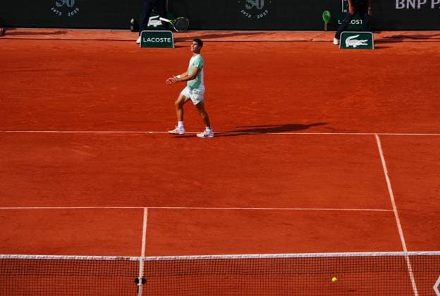 Mandatory Credit: Photo by Javier Garcia Shutterstock (13949278z) Carlos Alcaraz reacts after netting with a drop shot in the fourth set French Open Tennis, Day 13, Roland Garros, Paris, France - 09 June 2023 French Open Tennis, Day 13, Roland Garros, Paris, France - 09 June 2023  Copyright: xJavierxGarcia Shutterstockx 13949278z