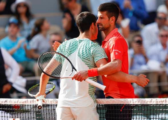 Carlos Alcaraz congratulates the winner Novak Djokovic, emotion, mens singles, semifinals Copyright: xJuergenxHasenkopfx