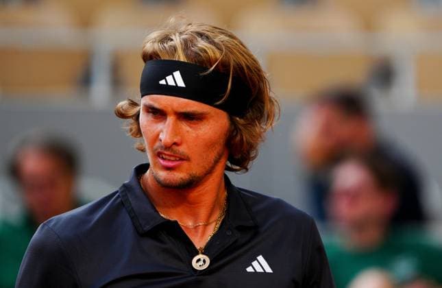 Mandatory Credit: Photo by Javier Garcia Shutterstock (13949278ap) Alexander Zverev in semi final action French Open Tennis, Day 13, Roland Garros, Paris, France - 09 June 2023 French Open Tennis, Day 13, Roland Garros, Paris, France - 09 June 2023  Copyright: xJavierxGarcia Shutterstockx 13949278ap