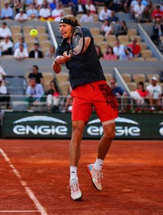 Mandatory Credit: Photo by Javier Garcia Shutterstock (13949278as) Alexander Zverev in semi final action French Open Tennis, Day 13, Roland Garros, Paris, France - 09 June 2023 French Open Tennis, Day 13, Roland Garros, Paris, France - 09 June 2023  Copyright: xJavierxGarcia Shutterstockx 13949278as