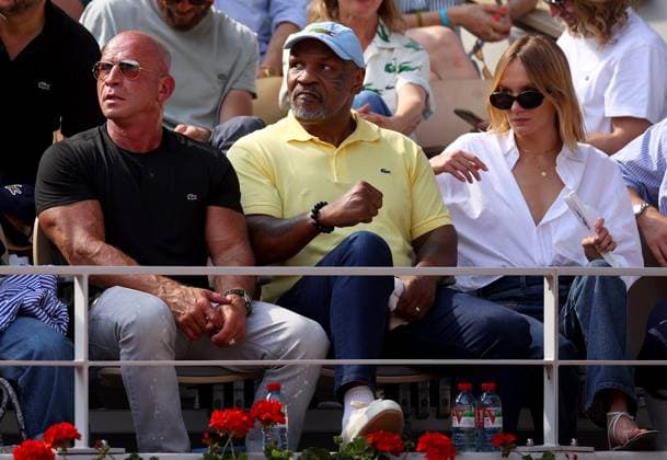 Sport Bilder des Tages Mandatory Credit: Photo by Ella Ling Shutterstock (13949275ds) Mike Tyson watches the action French Open Tennis, Day 13, Roland Garros, Paris, France - 09 June 2023 French Open Tennis, Day 13, Roland Garros, Paris, France - 09 June 2023  Copyright: xEllaxLing Shutterstockx 13949275ds