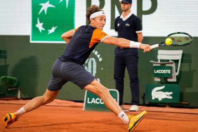 French Open, Roland Garros: Casper Ruud - Alexander Zverev Paris, Frankrike 20230609. Casper Ruud i aksjon mot Alexander Zverev fra Tyskland i semifinalen i tennis under Roland-Garros-turneringen i Paris. Foto: Beate Oma Dahle NTB Paris Frankrike EDITORIAL USE ONLY. RESTRICTED USE FOR BETTING COMPANIES Ref:_SPO_BNC0259414972st.jpg  Copyright: xBeatexOmaxDahlex xNTBx