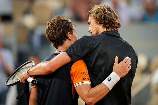 French Open, Roland Garros: Casper Ruud - Alexander Zverev Paris, Frankrike 20230609. Casper Ruud (t.v.) og Alexander Zverev fra Tyskland etter semifinalen i tennis under Roland-Garros-turneringen i Paris. Foto: Beate Oma Dahle NTB Paris Frankrike EDITORIAL USE ONLY. RESTRICTED USE FOR BETTING COMPANIES Ref:_SPO_BNC0259415864st.jpg  Copyright: xBeatexOmaxDahlex xNTBx