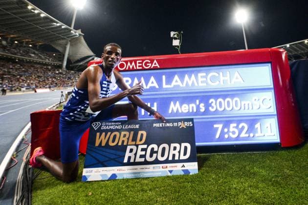 Bilder des Jahres 2023, Sport 06 Juni Sport Themen der Woche KW23 Sport Bilder des Tages Lamecha Girma (Eth) - 3000m Steeplechase Men ATHLETISME : Diamond League - Paris - 09 06 2023 JBAutissier Panoramic 