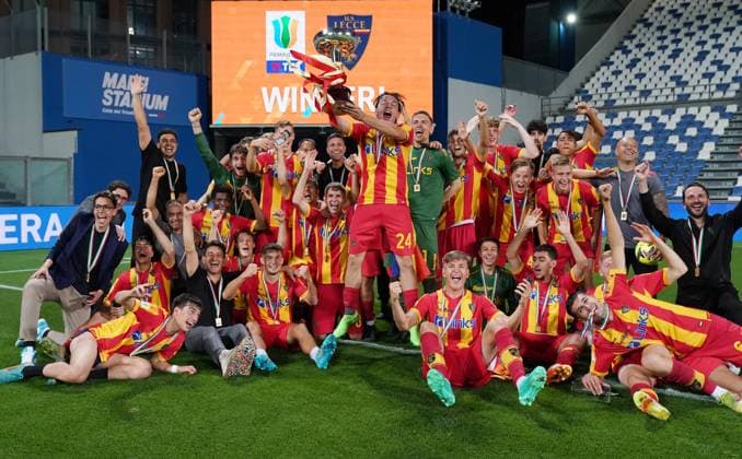 Foto Spada LaPresse 02 giugno 2023 - Sassuolo , Italia - calcio - Fiorentina Vs Lecce - Finali Campionato italiano Primavera 2022 2023 - Stadio Ricci . Nella foto: festeggiamenti lecce June 06 , 2023 Sassuolo , Italy - sport, calcio - Fiorentina Vs Lecce - Italian Primavera Championship Finals 2022 2023 - Ricci Stadium . In the pic: lecce players celebrate winning the trophy  Copyright: xSpada LaPressex